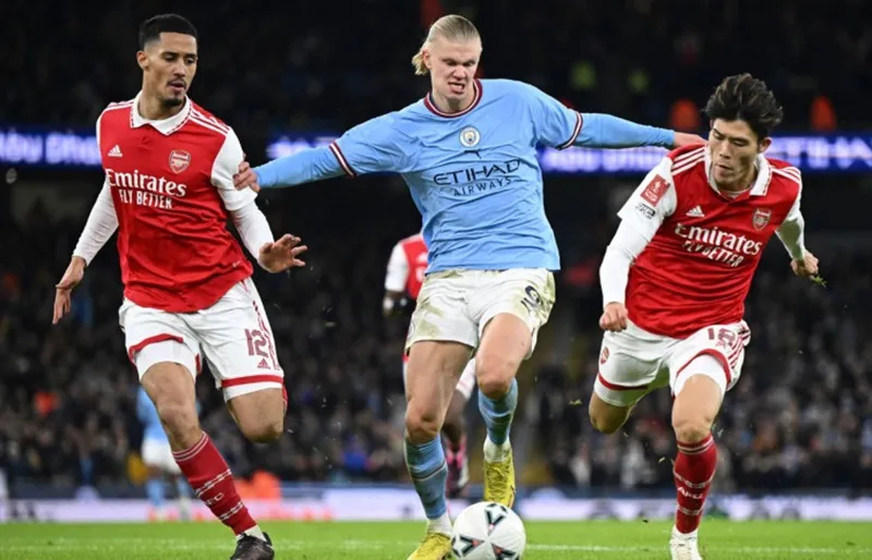 Arsenal phải thắng nếu không muốn “trao cờ” hẳn vào tay Man.City.
