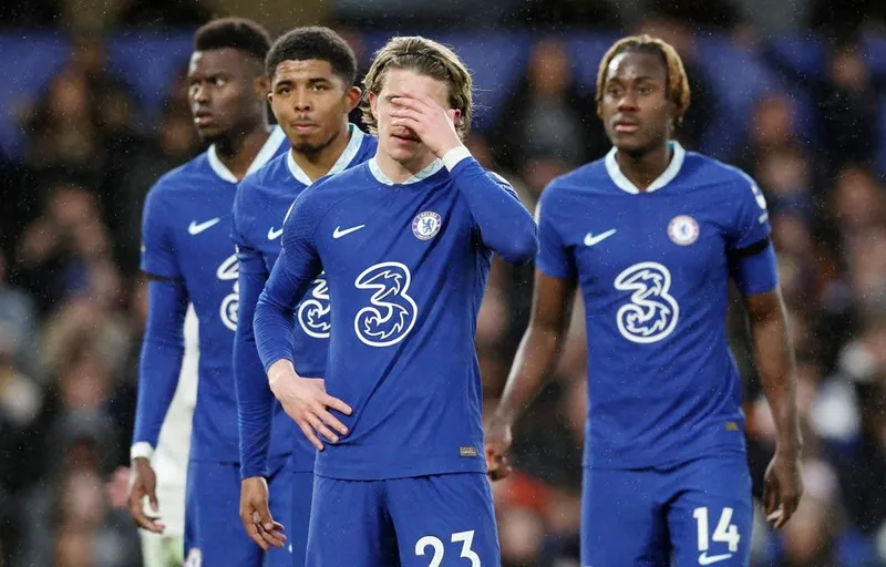 Chelsea tiếp tục trượt dài và tình trạng bất ổn ngày càng tăng từ phía người hâm mộ.