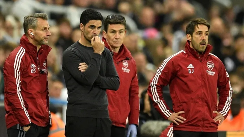 Mikel Arteta hiểu hơn ai hết cảm giác bị người hâm mộ quay lưng.