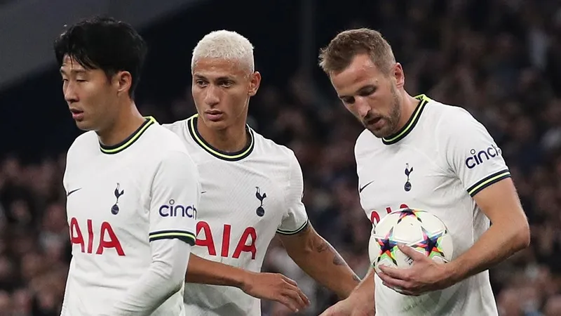 Vì dù Conte có tiếp tục thì không thể tự tin Tottenham sẽ thay đổi theo hướng tích cực.