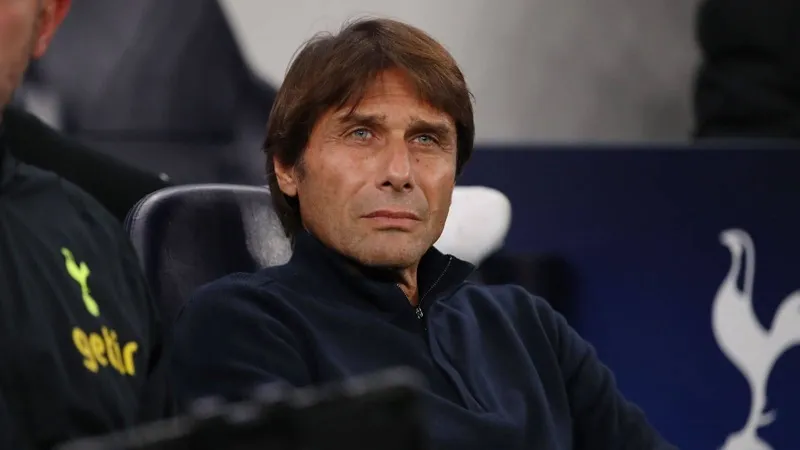 Ngày càng có nhiều người tin rằng HLV Antonio Conte sẽ ra đi trước khi kết thúc mùa giải.