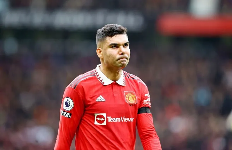 Bản thân Casemiro có lẽ cũng không thể lý giải vì sao được trọng tài “chăm sóc” kỹ đến vậy.