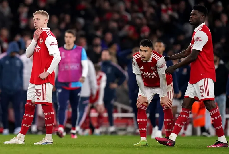 Gabriel Martinelli không thực hiện thành công lượt sút luân lưu thứ 4 cho Arsenal, khiến đội phải dừng bước đáng tiếc.