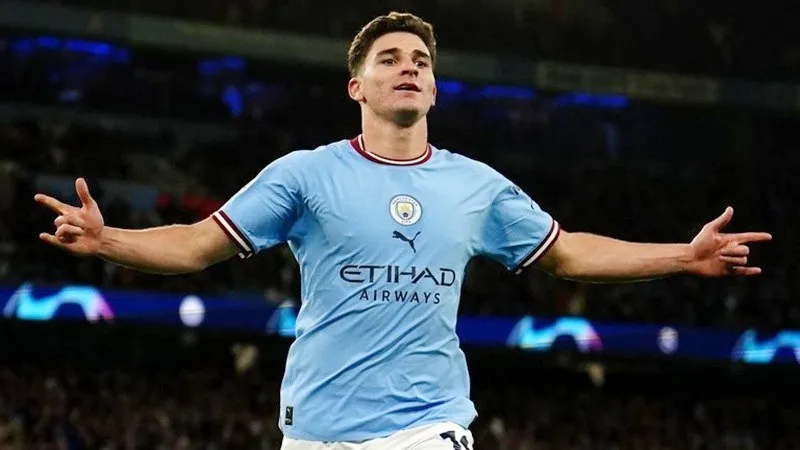 Julian Alvarez đã có mùa giải ra mắt ấn tượng cùng Man.City.