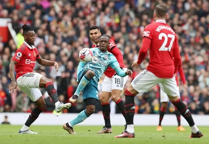 Southampton kiên cường đánh bại Chelsea và cầm hòa Man.United dù đang đứng chót bảng.