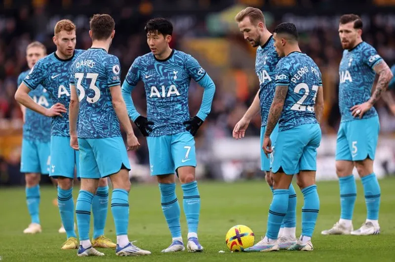 Nhà cầm quân người Italia đã mạnh mẽ chỉ trích các cầu thủ là những kẻ ích kỷ. Nhà cầm quân người Italia đã mạnh mẽ chỉ trích các cầu thủ là những kẻ ích kỷ.