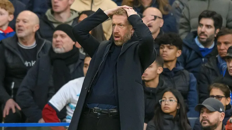 HLV Graham Potter thất vọng khi Chelsea đánh rơi chiến thắng đầy đáng tiếc.