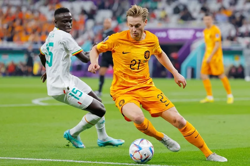 Hà Lan bước vào cuộc đấu quan trọng nhất bảng B mà không có tiền vệ Frenkie de Jong.