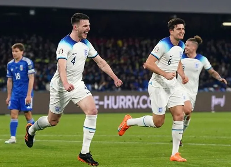 Tam sư giành chiến thắng lần đầu tiên trên sân Italia kể từ năm 1961.