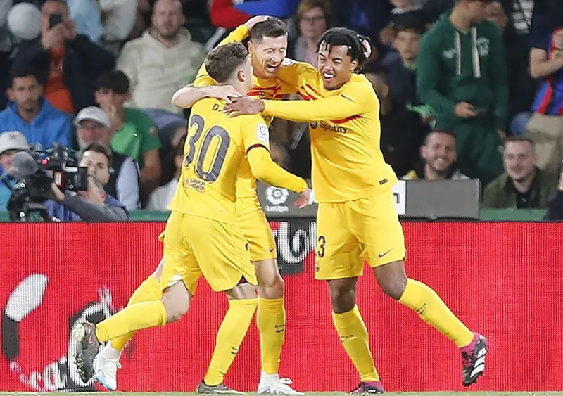 Barca gia tăng cách biệt lên 15 điểm và tiến gần hơn danh hiệu La Liga thứ 27 trong lịch sử. Barca gia tăng cách biệt lên 15 điểm và tiến gần hơn danh hiệu La Liga thứ 27 trong lịch sử.