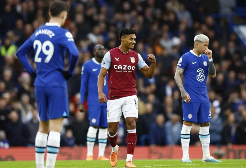 Ollie Watkins giúp Aston Villa giành chiến thắng 2-0 trước Chelsea trên sân Stamford Bridge.