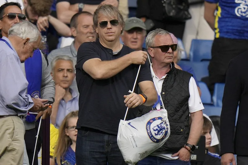 Boehly và Clearlake mắc sai lầm với sự kiêu ngạo của các tỷ phú.