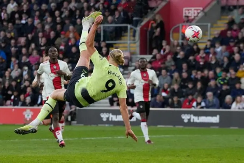 Kỹ năng ghi bàn siêu đẳng của tiền đạo 22 tuổi được thấy rõ qua siêu phẩm ở bàn thắng thứ 2.