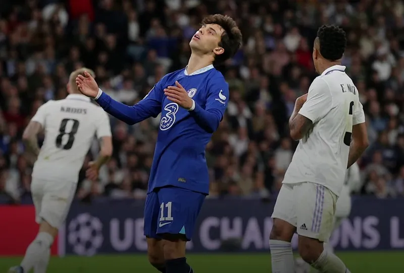 Chelsea tiếp tục trình diễn lối chơi rời rạc và đặc biệt vẫn là khả năng dứt điểm quá kém cỏi. Chelsea tiếp tục trình diễn lối chơi rời rạc và đặc biệt vẫn là khả năng dứt điểm quá kém cỏi.