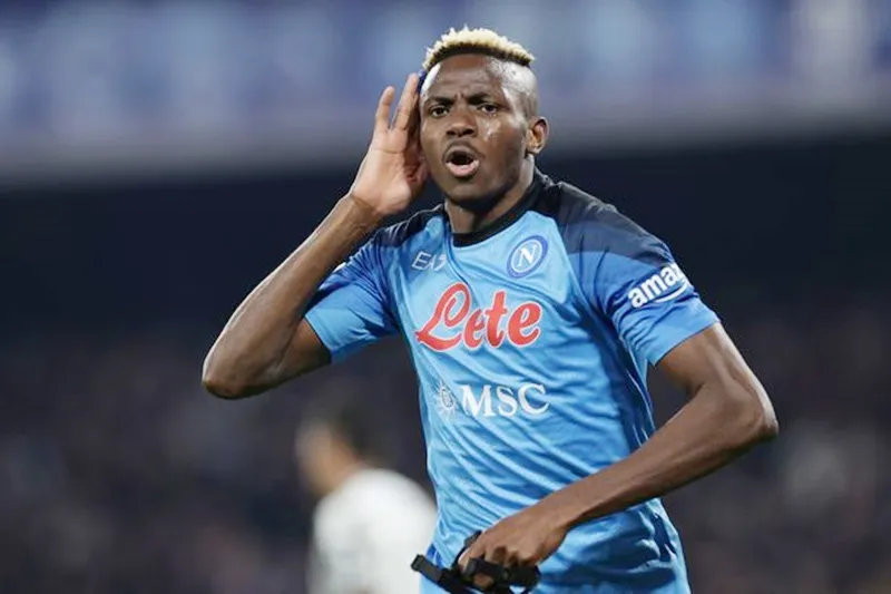 Tiền đạo Victor Osimhen bình phục để trở lại giúp gia tăng sức mạnh cho chủ nhà Napoli.