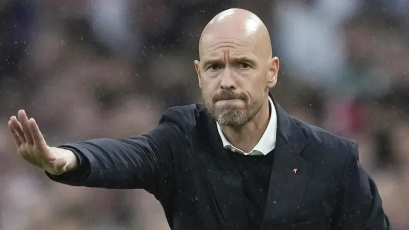 HLV Erik ten Hag cảnh báo các cầu thủ Man.United cần giữ bình tĩnh trên sân Sevilla.