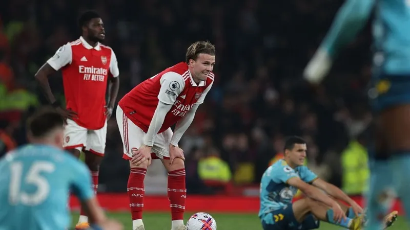 Cầu thủ 2 đội kiệt sức sau một trận hòa không giúp được gì nhiều trong các mục tiêu rất khác nhau của họ. Cầu thủ 2 đội kiệt sức sau một trận hòa không giúp được gì nhiều trong các mục tiêu rất khác nhau của họ.