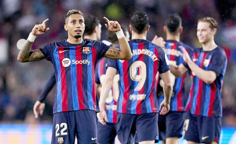 Barcelona dễ dàng đánh bại Real Betis 4-0, tiến gần hơn đến danh hiệu La Liga thứ 27.