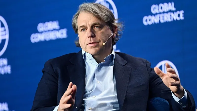 Chủ sở hữu Chelsea, Todd Boehly đã kêu gọi sự kiên nhẫn từ những người hâm mộ CLB.