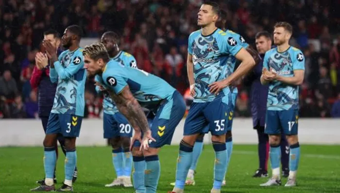 Southampton chắc chắn đã kết thúc 11 năm ở Premier League sau trận thua 3-4 trên sân Nottingham Forest.