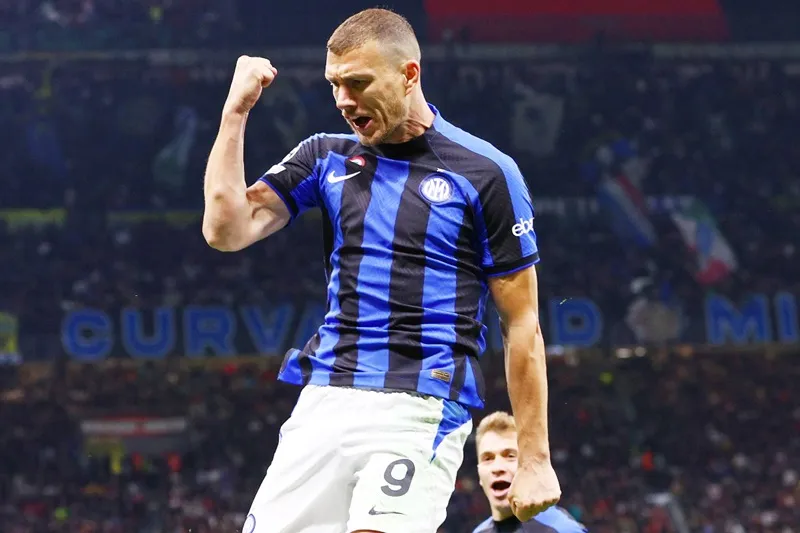 Edin Dzeko là cầu thủ lớn tuổi thứ hai ghi bàn trong trận bán kết của Champions League, chỉ sau Ryan Giggs.