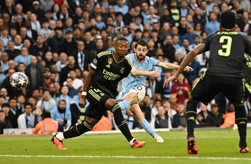 Bernardo Silva sắm vai người hùng đầy bất ngờ với cú đúp bàn thắng.