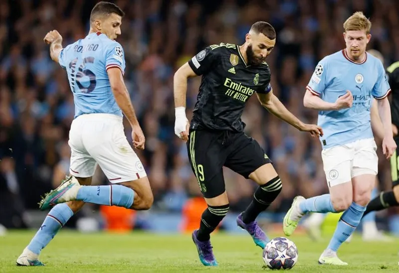 Ngôi sao Karim Benzema hoàn toàn bất lực trong thế trận quá áp đảo của Man.City.