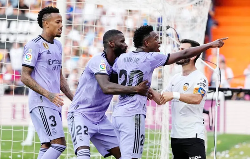 Vinicius Junior rất tức giận tố cáo kẻ đã lạm dụng mình.
