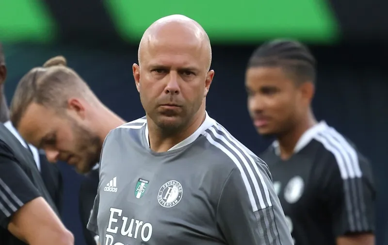 Ứng viên Arne Slot khẳng định tiếp tục dẫn dắt Feyenoord, kết thúc đồn đoán gia nhập Tottenham.