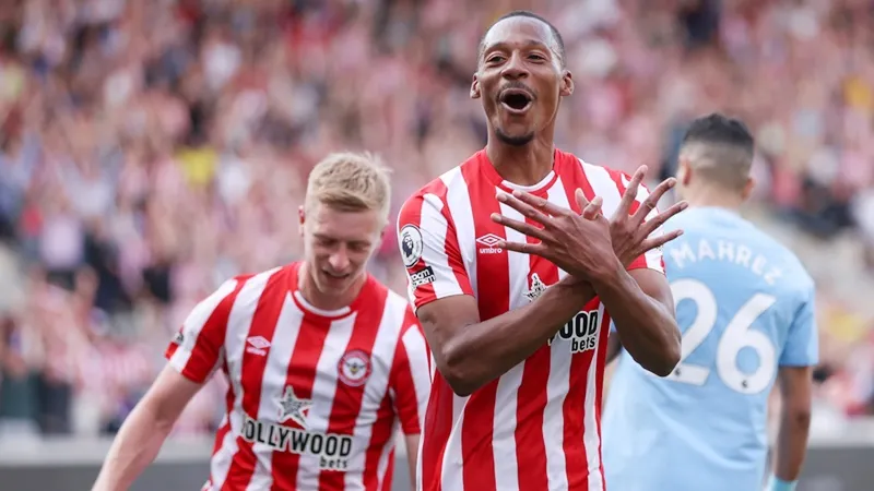 Brentford trở thành đội duy nhất đánh bại đoàn quân nhà vô địch cả 2 lượt trận mùa giải này.