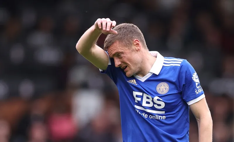 Là ngôi sao của chiến tích kỳ diệu 7 năm trước, Jamie Vardy kết thúc hành trình sự nghiệp cùng bầy Cáo theo cách đau đớn nhất.