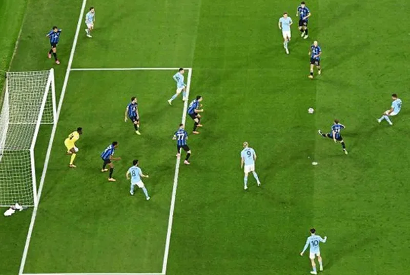 Tiền vệ Rodri đã xuất hiện ở thời khắc quyết định để ghi bàn duy nhất sau cú sút vừa uy lực vừa chính xác.