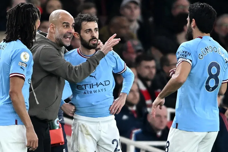 HLV Pep Guardiola rất muốn giữ chân nhất là các tiền vệ Bernardo Silva và Ilkay Gundogan.