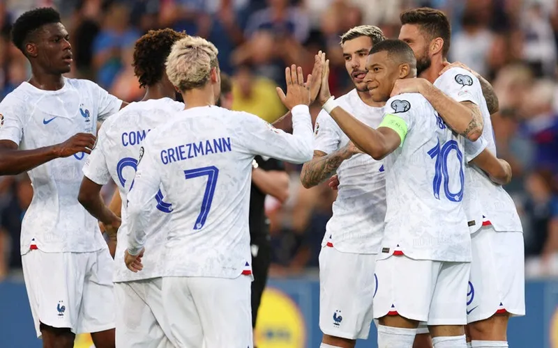 Tuyển Pháp không gặp khó khăn gì để đánh bại Gibraltar 3-0 qua đó duy trì thành tích hoàn hảo đứng đầu bảng B.