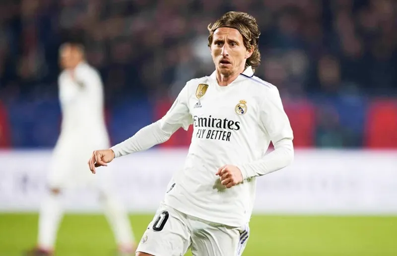 Tiền vệ Luka Modric từ chối nhiều động bóng giàu có ở Saudi Arabia và cả Qatar.