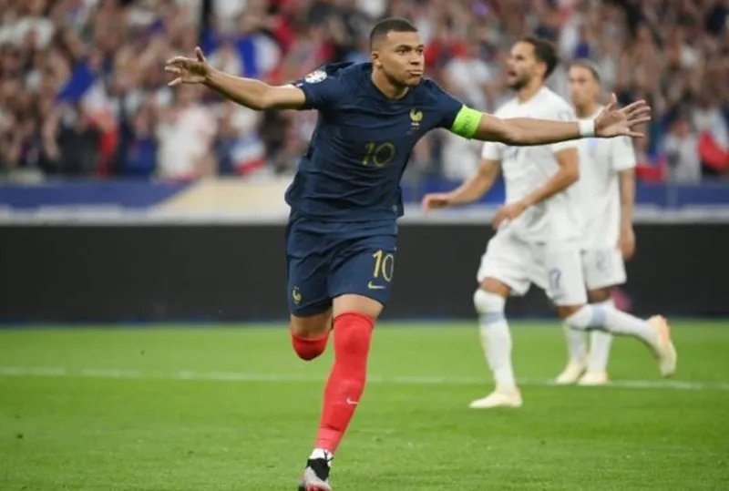 Kylian Mbappe giúp tuyển Pháp đánh bại Hy Lạp 1-0 duy trì thành tích toàn thắng cả 4 trận.