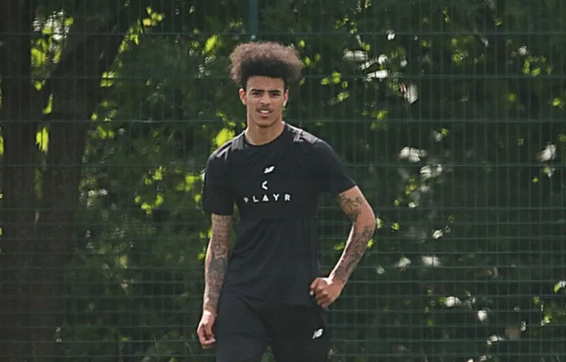Mason Greenwood đã trở lại tập luyện với một HLV riêng.