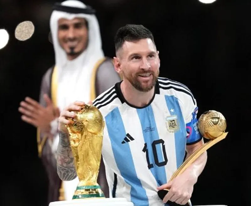 Sau thành tựu lớn nhất sự nghiệp cùng tuyển Argentina đăng quang ở World Cup 2022. Sau thành tựu lớn nhất sự nghiệp cùng tuyển Argentina đăng quang ở World Cup 2022.