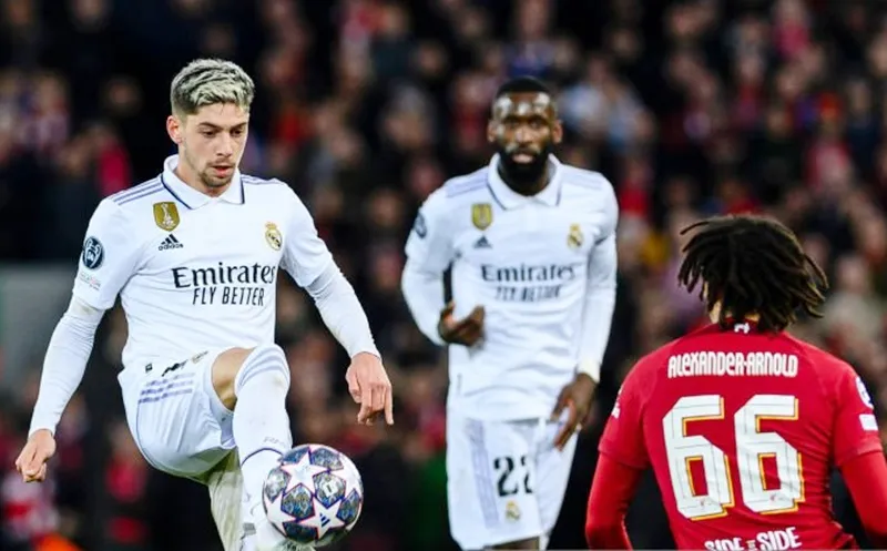 Federico Valverde giúp Real Madrid đè bẹp Liverpool ở vòng 1/8 Champions League mùa qua.