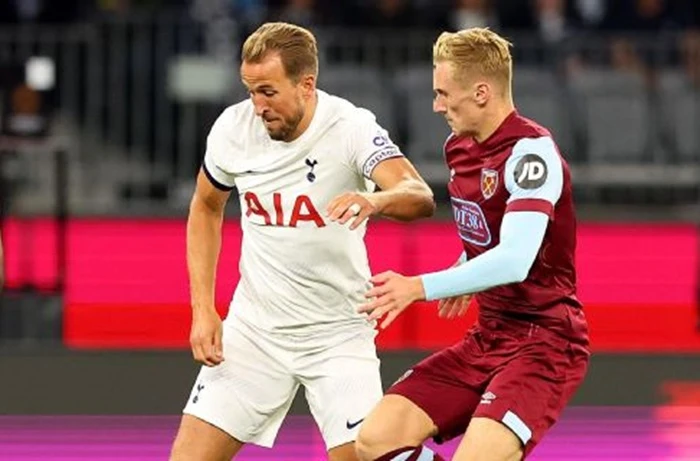 Harry Kane đá giao hữu trận đầu tiên khi Tottenham thua West Ham 2-3.