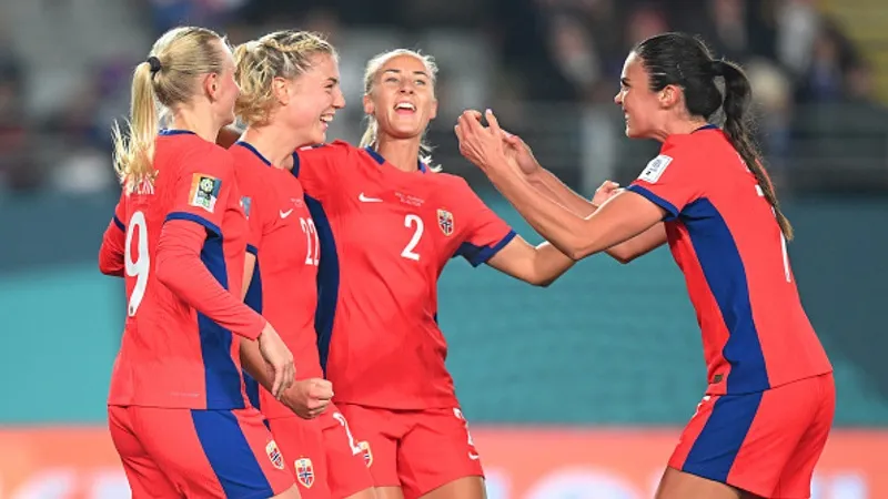 Na Uy tiến vào vòng loại trực tiếp sau chiến thắng 6-0 trước Philippines.