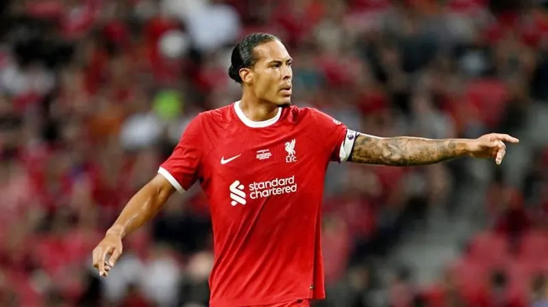 Liverpool cũng đã có một đội trưởng mới Virgil van Dijk. Liverpool cũng đã có một đội trưởng mới Virgil van Dijk.