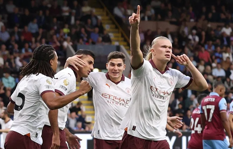 Man.City cho thấy họ sẵn sàng trở thành đội đầu tiên trong lịch sử bóng đá Anh giành được 4 chức vô địch liên tiếp.