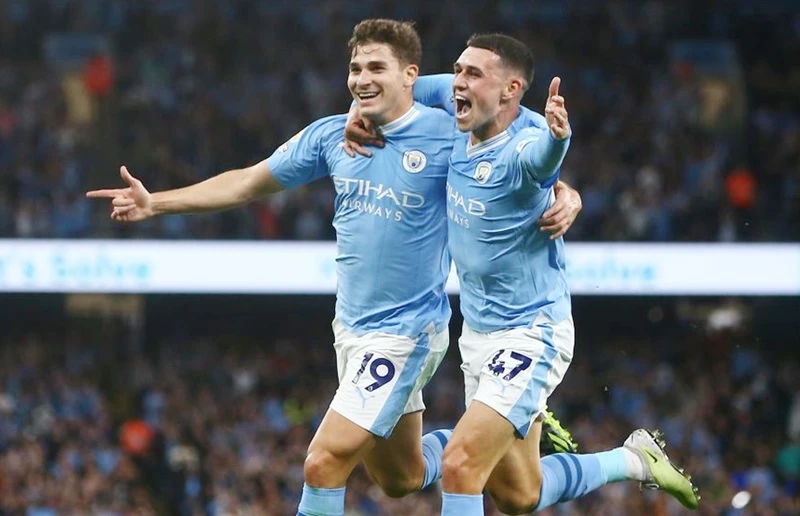 Julian Alvarez và Phil Foden đã chơi hay để giúp Man.City duy trì khởi đầu hoàn hảo.