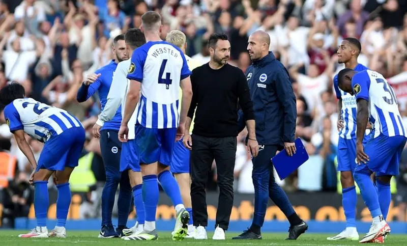 HLV Roberto De Zerbi thừa nhận khởi đầu mùa giải tốt đã khiến cầu thủ Brighton chịu áp lực.