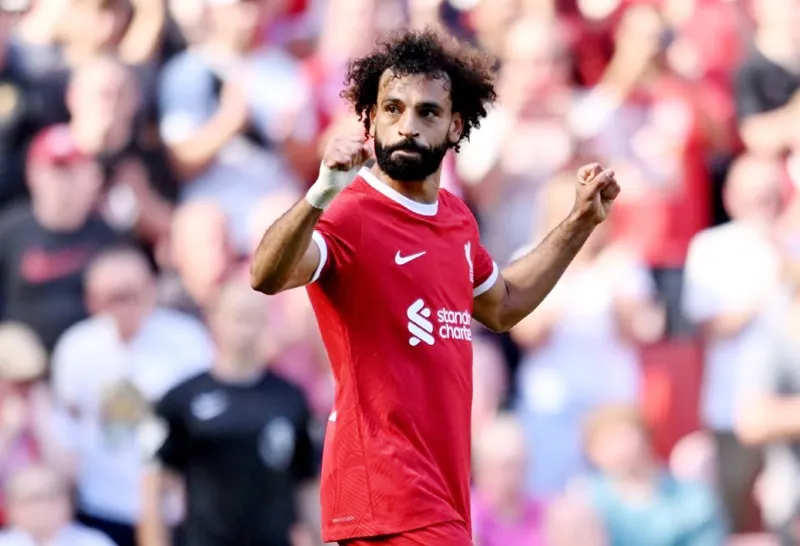 Mohamed Salah mừng bàn ấn định chiến thắng 3-0 của Liverpool trước Aston Villa.