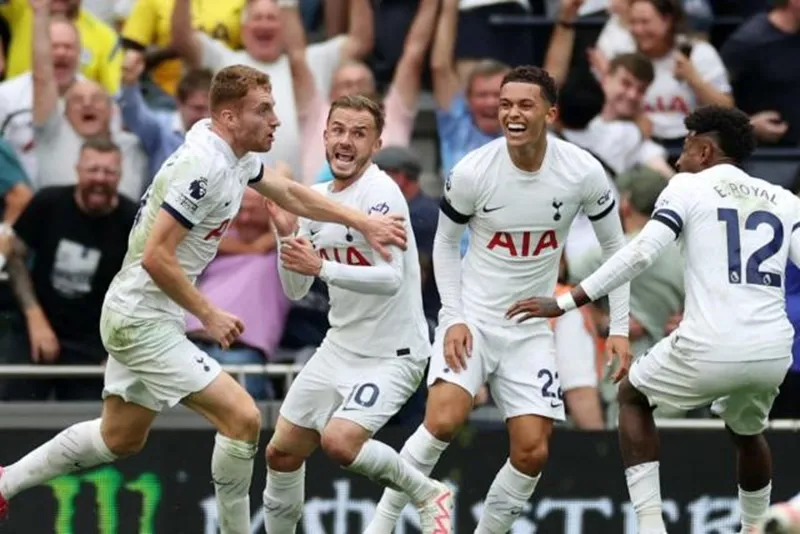 Tottenham của HLV Ange Postecoglou đánh bại Sheffield United 2-1 nhờ 2 thắng ở phút bù giờ.