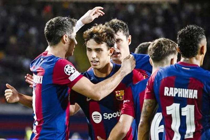 Barcelona dễ dàng đè bẹp tân binh Royal Antwerp 5-0 ở trận khai màn Champions League.