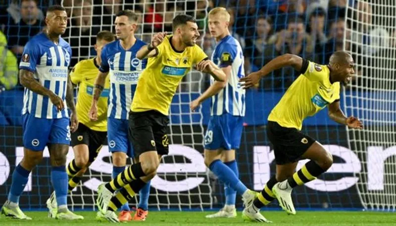 Trận ra mắt của Brighton bị giáng một đòn nặng nề khi thua 2-3 trên sân nhà trước AEK Athens.