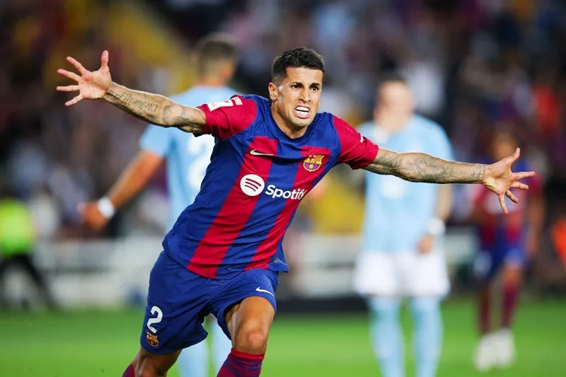 Tân binh Joao Cancelo ra mắt ấn tượng ở Barcelona khi ghi bàn ấn định chiến thắng ở phút 89.